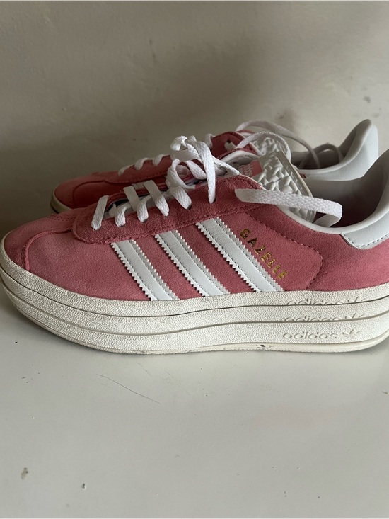 adidas Shoes - Adidas Originals Gazelle Bold Sneakers
Size 6.5
Hardly worn.